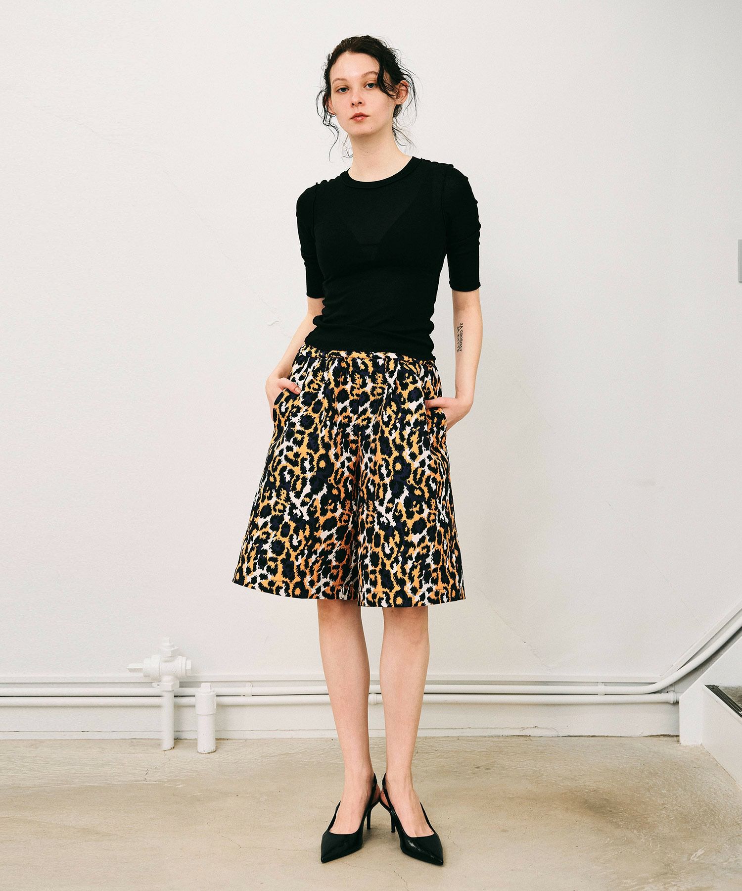 ことりショートパンツM 黒　ジャガード　シルク混　ゴールド金具 ことり様専用ショートパンツM 黒 ジャガード シルク混 ゴールド金具